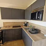 T2 Avec Piscine, Parking, Terrasse Et Vue Au - Fr-1-100-331 דירה *